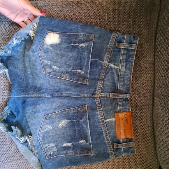 Shorts - Picture 3 of 4